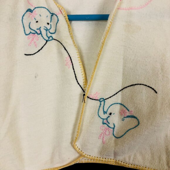 Vtg Baby Flannel Open Jacket Hand Embroidered Elephants Crocheted Edge Yellow - Picture 3 of 9